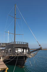 Bow of sailing yacht that moored at the pier/ Converting an ordinary yacht into a vintage sightseeing and entertaining sailboat