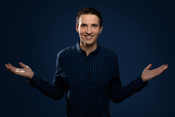 bruenette man presenting on blue background