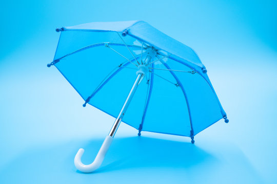 「青い傘」の画像 69,276 件の Stock 写真、ベクターおよびビデオ Adobe Stock