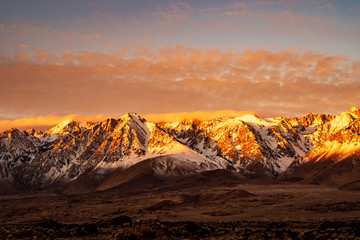 Fototapeta premium sunrise snowy Sierra Nevada mountains