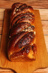 Yeast cake with poppy seed