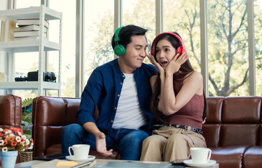 Obraz premium A couple is wearing headphones for listenning music