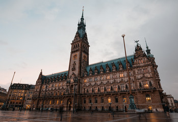 Fototapeta na wymiar Hamburg Rathaus Tag