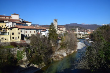 Fototapeta na wymiar Cividale del Friuli e il fiume Natisone