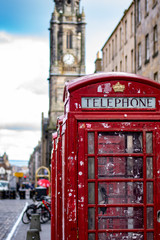 Fototapeta na wymiar red telephone box in edimburgh scotland
