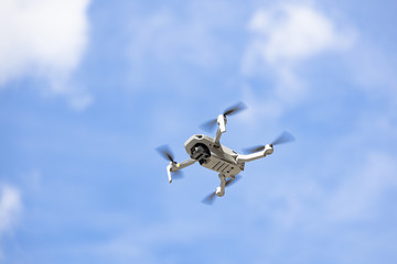 カメラ付きドローン