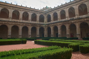 Tranquility, between the columns of antiquity