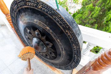 タイの寺院ワット・ホントーンの銅鑼