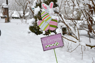 Ostern im Schnee - Ostereiersuche im Schnee - Weiße Ostern - Easter in the snow - Easter egg hunt...
