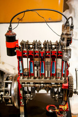Detail Blick in einen aufgeschnittenen Motor eines Auto, 4 Takt Motor, mit Zylinder, Pleuel und...