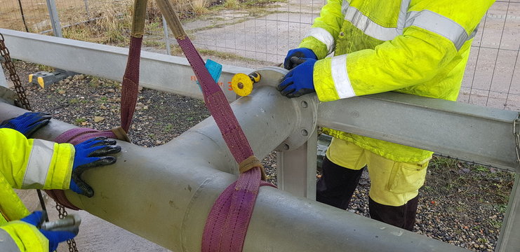 riggers move the pipe with two chain blocks and attach the flange with bolts