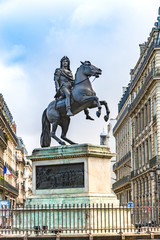 Fototapeta na wymiar Statue of King Louis XIV in Victory Square in Paris