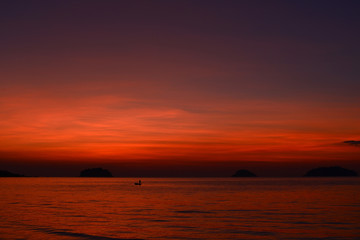 Fototapeta premium Beautiful sunset at the beach in the tropics. Sky and ocean