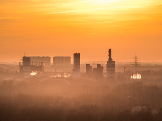 Industrieanlage im Ruhrgebiet im Nebel