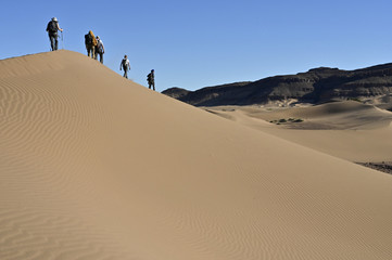 Fototapeta na wymiar Randonnée dans le désert