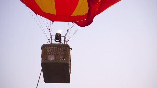 Ballu that uses gas Add fire so that it can float