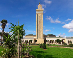 Obraz premium Mohammed Six mosque and its minaret in the city of Oujda in Morocco 