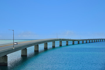 Fototapeta na wymiar 沖縄　宮古島の海と伊良部大橋