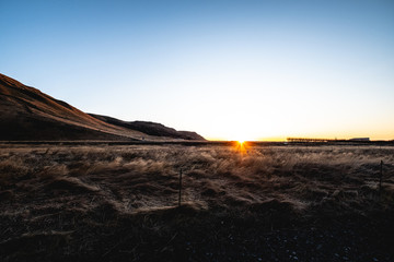 Island Sonnenaufgang im Feld