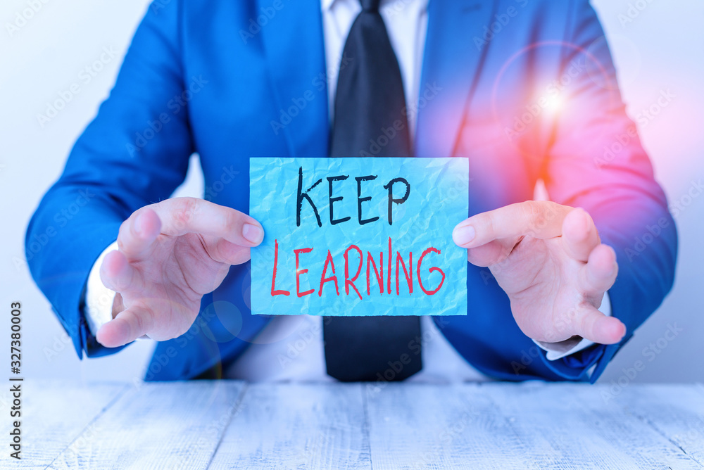 Aufkleber text sign showing keep learning. business photo showcasing life long and selfmotivated pursuit of kn