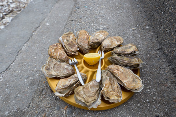 A dozen oysters with lemon
