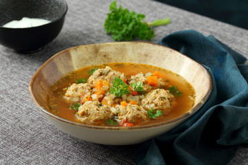 zuppa con polpette di carne