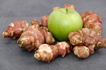 Jerusalem artichoke and green apple, great foods for diet and weight loss,