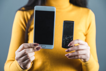 woman hand holding smart phone
