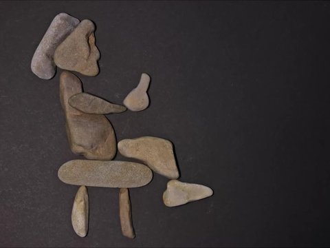 Animiertes Steinbild Alte Frau auf Hocker