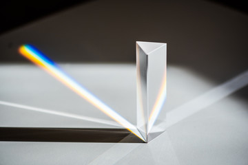 Transparent prism for light education expriments
