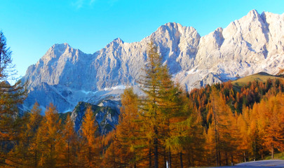 Dachstein Massiv im herbst
