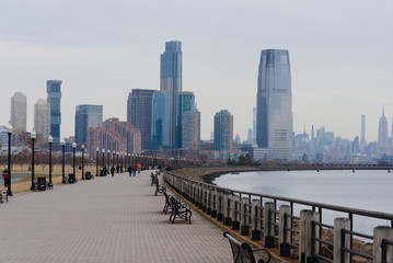 A view of Manhattan from Liberty State Park. - obrazy, fototapety, plakaty