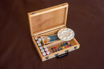 Set for the artist in a beautiful wooden box.