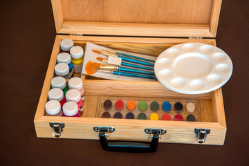 Set for the artist in a beautiful wooden box.