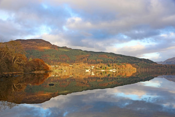 Fototapeta na wymiar Reflections in Loch Lomond, Scotland