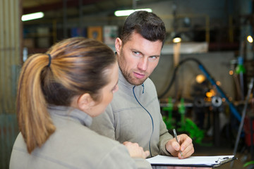 Obraz premium agricultural technician and mechanic having conversation