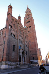 Duomo di Cremona; facciata del transetto nord e Torrazzo