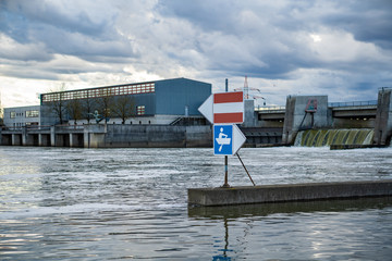 Staustufe | Schleuse Straubing in Niederbayern