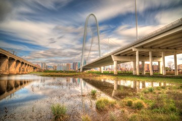 Fototapeta premium Bridge over Trinity River in Dallas, Texas