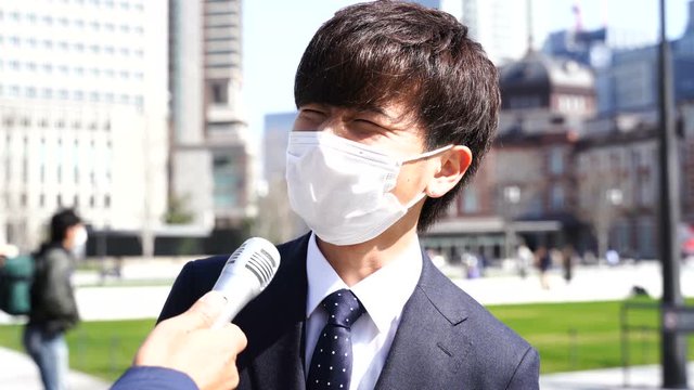 インタビュー　マスクの男性　イメージ