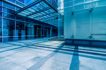 modern office building outdoors in the downtown