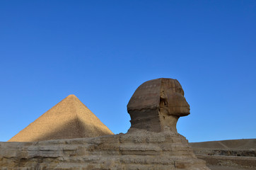 sphinx and pyramid in egypt