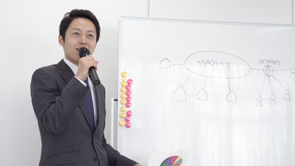 男性　ビジネス　セミナー