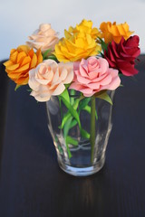 折り紙で作ったバラの花