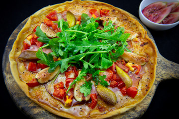 Pizza with figs, prosciutto and mozzarella