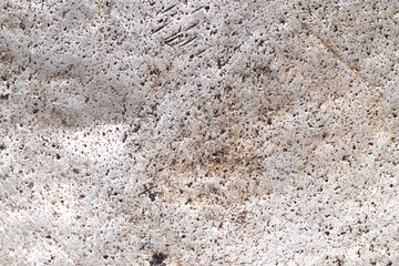 Aluminum that has been used In which the surface is rough and destroyed