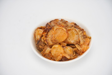 Grilled scallop with sauce and put it in the tableware