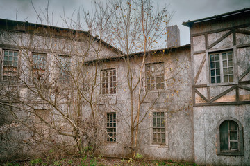 Obraz premium Autumn landscape on the background of the old city of 18-19 century, copy of space