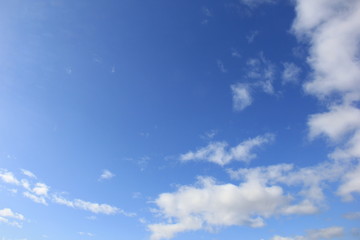 Naklejka na ściany i meble 爽やかな青空と白い雲