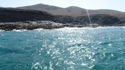 Relax contemplating the breaking of the waves and the mountainous horizon